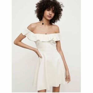 Zara Off the Shoulder Ruffled cream dress Size L
